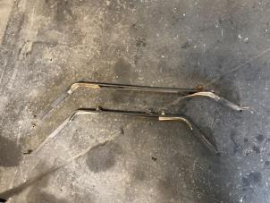 Używane Wspornik zbiornika paliwa Mazda 5 (CR19) 1.8i 16V Cena na żądanie oferowane przez Autodemontage Joko B.V.