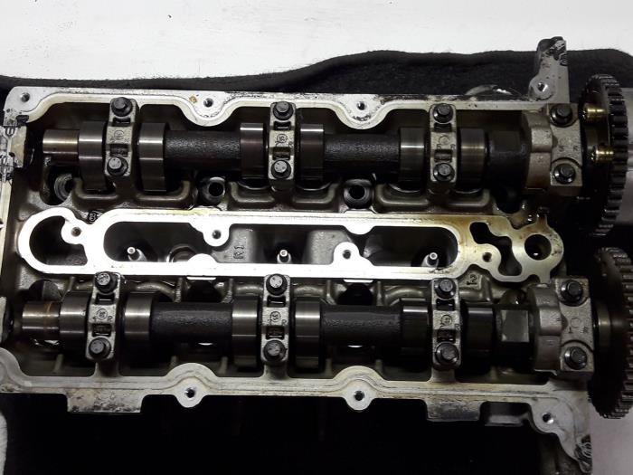 Culasse d'un Jaguar XF (CC9) 3.0 V6 24V 2008