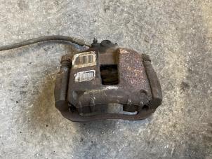 Gebruikte Remklauw (Tang) rechts-voor Peugeot 207/207+ (WA/WC/WM) 1.6 16V VTRi Prijs op aanvraag aangeboden door Autodemontage Joko B.V.