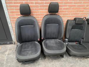 Gebruikte Bekleding Set (compleet) Nissan Qashqai (J10) 2.0 16V Prijs op aanvraag aangeboden door Autodemontage Joko B.V.