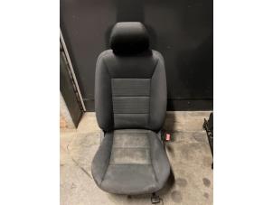 Begagnade Säte, höger Mercedes B (W245) 2.0 B-180 CDI 16V Pris på förfrågan erbjuds av Autodemontage Joko B.V.