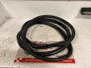 Begagnade Tätning, baklucka Mercedes B (W245) 2.0 B-180 CDI 16V Pris på förfrågan erbjuds av Autodemontage Joko B.V.