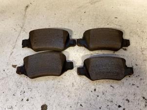 Begagnade Bakre bromsbelägg Mercedes B (W245) 2.0 B-180 CDI 16V Pris på förfrågan erbjuds av Autodemontage Joko B.V.