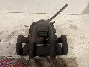 Begagnade Främre bromsok, höger BMW 1 serie (F20) 118d 2.0 16V Pris på förfrågan erbjuds av Autodemontage Joko B.V.