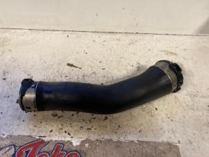 Begagnade Laddluftkylarslang BMW 1 serie (F20) 118d 2.0 16V Pris på förfrågan erbjuds av Autodemontage Joko B.V.