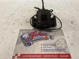 Begagnade Bakre bromsok, höger BMW 1 serie (F20) 118d 2.0 16V Pris på förfrågan erbjuds av Autodemontage Joko B.V.