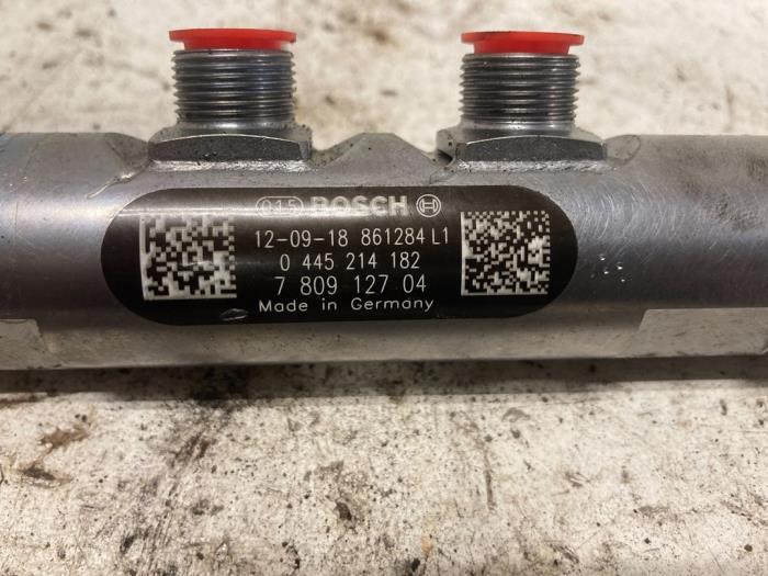 Bränsleinsprutningsmunstycke från en BMW 1 serie (F20) 118d 2.0 16V 2012