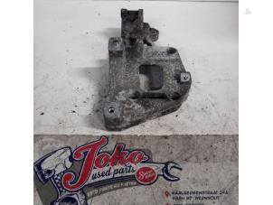 Begagnade Undre fäste, generator Volkswagen Jetta III (1K2) 1.6 Pris på förfrågan erbjuds av Autodemontage Joko B.V.