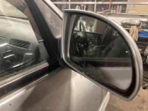 Begagnade Skärmspegel, höger Kia Rio (DC22/24) 1.5 16V Pris på förfrågan erbjuds av Autodemontage Joko B.V.