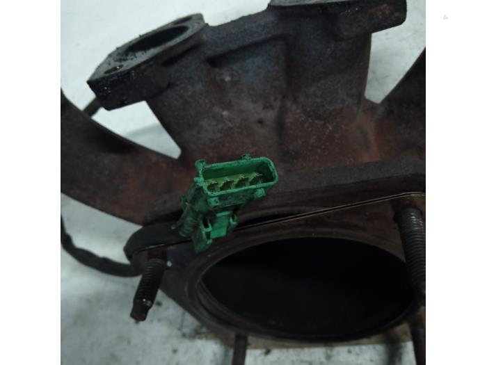 Avgasgrenrör från en Citroën C2 (JM) 1.1 2004