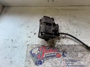 Begagnade Främre bromsok, höger Daihatsu Terios (J2) 1.5 16V DVVT 4x2 Euro 4 Pris på förfrågan erbjuds av Autodemontage Joko B.V.