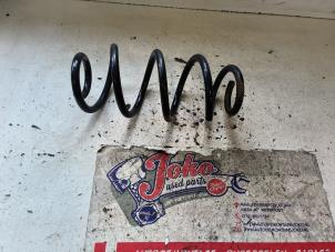 Begagnade Bakre spolfjäder Daihatsu Terios (J2) 1.5 16V DVVT 4x2 Euro 4 Pris på förfrågan erbjuds av Autodemontage Joko B.V.