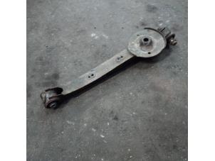 Begagnade Bakre undre gaffelben, vänster Daihatsu Terios (J2) 1.5 16V DVVT 4x2 Euro 4 Pris på förfrågan erbjuds av Autodemontage Joko B.V.