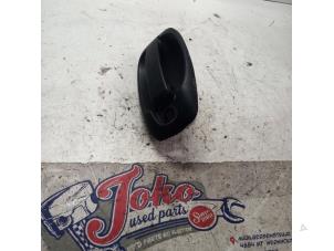 Używane Uchwyt drzwi prawych wersja 2-drzwiowa Citroen Nemo (AA) 1.4 HDi 70 Cena na żądanie oferowane przez Autodemontage Joko B.V.