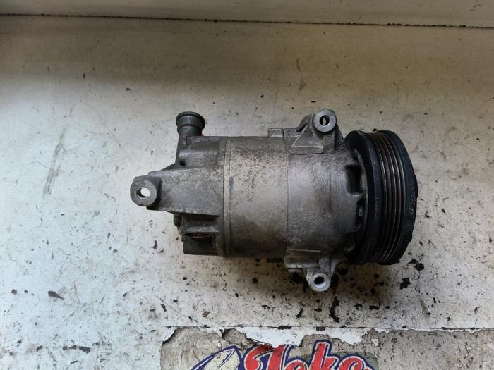 Luftkonditioneringspump från en Opel Zafira (M75) 2.2 16V Direct Ecotec 2008