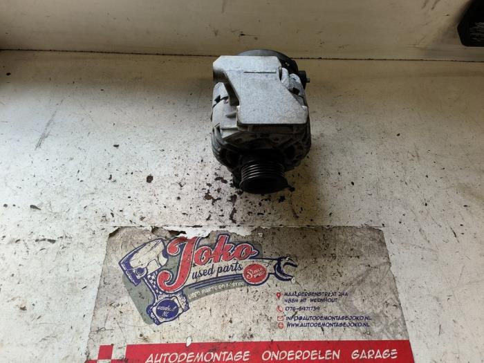 Dynamo från en Opel Zafira (M75) 2.2 16V Direct Ecotec 2008