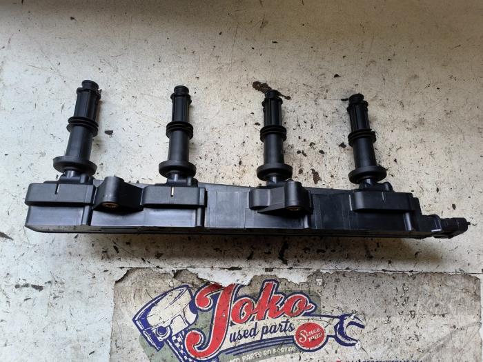 Tändspole från en Opel Zafira (M75) 2.2 16V Direct Ecotec 2008