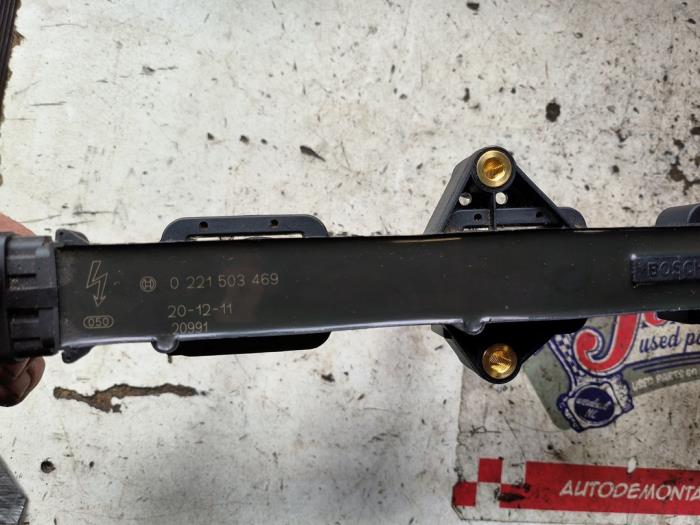 Tändspole från en Opel Zafira (M75) 2.2 16V Direct Ecotec 2008