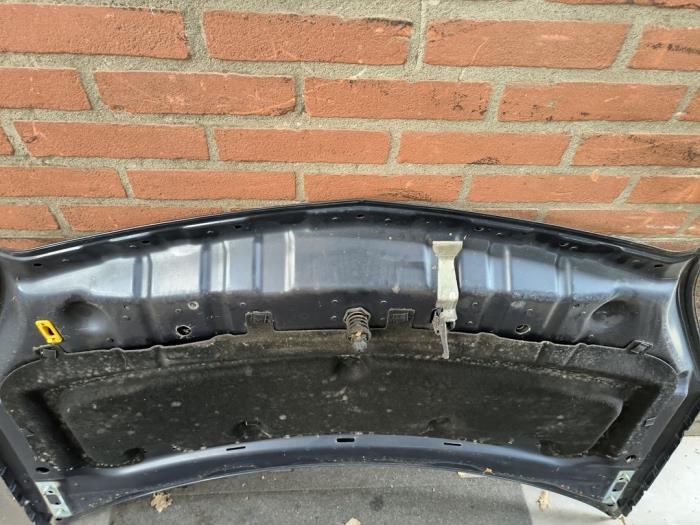 Motorhuv från en Opel Zafira (M75) 2.2 16V Direct Ecotec 2008