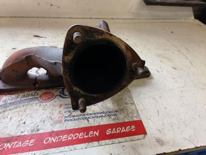 Avgasgrenrör från en Opel Zafira (M75) 2.2 16V Direct Ecotec 2008