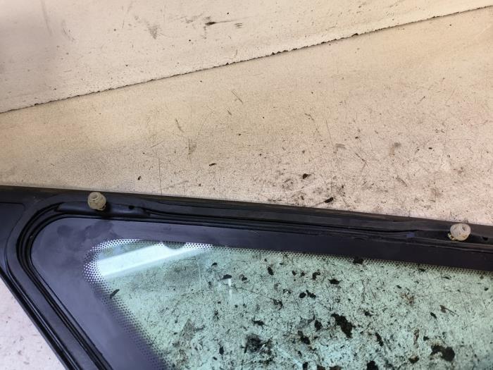 Extra fönster, 4-dörrars, vänster fram från en Opel Zafira (M75) 2.2 16V Direct Ecotec 2008