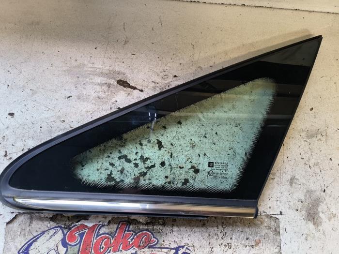 Extra fönster, 4-dörrars, vänster fram från en Opel Zafira (M75) 2.2 16V Direct Ecotec 2008