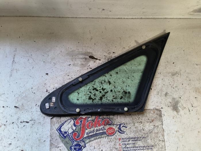 Extra fönster, 4-dörrars, höger fram från en Opel Zafira (M75) 2.2 16V Direct Ecotec 2008