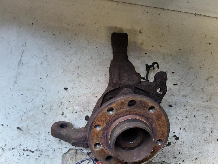 Spindel, höger fram från en Opel Zafira (M75) 2.2 16V Direct Ecotec 2008