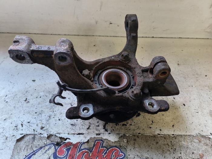 Spindel, höger fram från en Opel Zafira (M75) 2.2 16V Direct Ecotec 2008