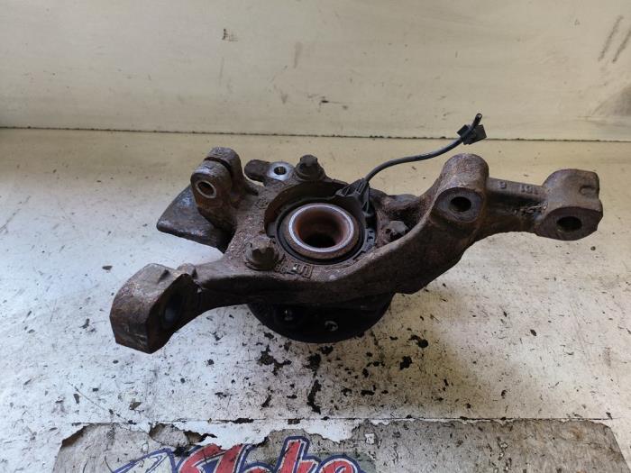 Spindel, höger fram från en Opel Zafira (M75) 2.2 16V Direct Ecotec 2008