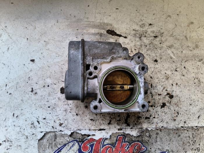 Spjällhus från en Opel Zafira (M75) 2.2 16V Direct Ecotec 2008