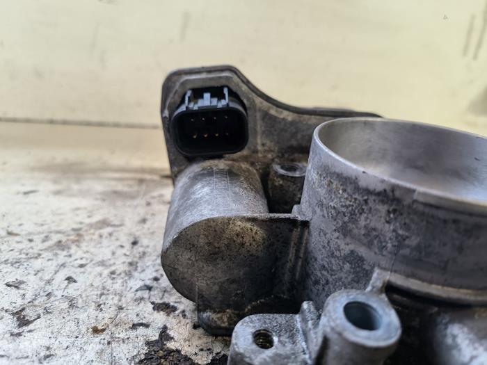 Spjällhus från en Opel Zafira (M75) 2.2 16V Direct Ecotec 2008