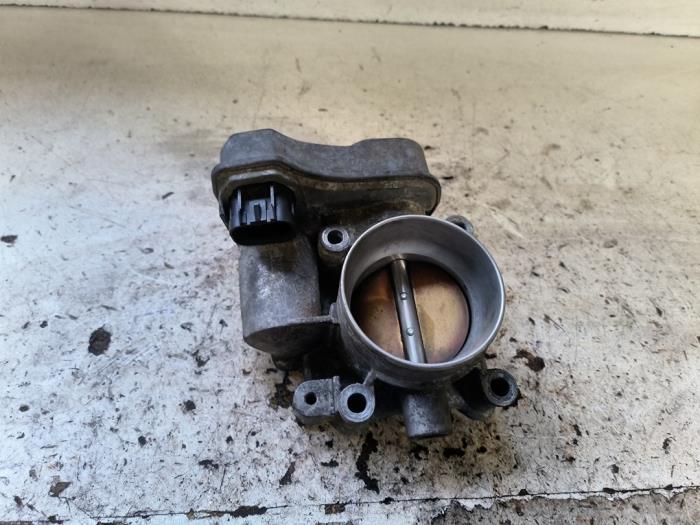 Spjällhus från en Opel Zafira (M75) 2.2 16V Direct Ecotec 2008