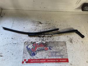 Begagnade Främre torkararm Opel Zafira (M75) 2.2 16V Direct Ecotec Pris på förfrågan erbjuds av Autodemontage Joko B.V.