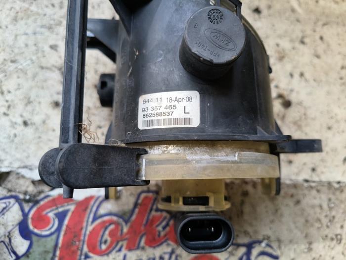 Dimljus, vänster fram från en Opel Zafira (M75) 2.2 16V Direct Ecotec 2008