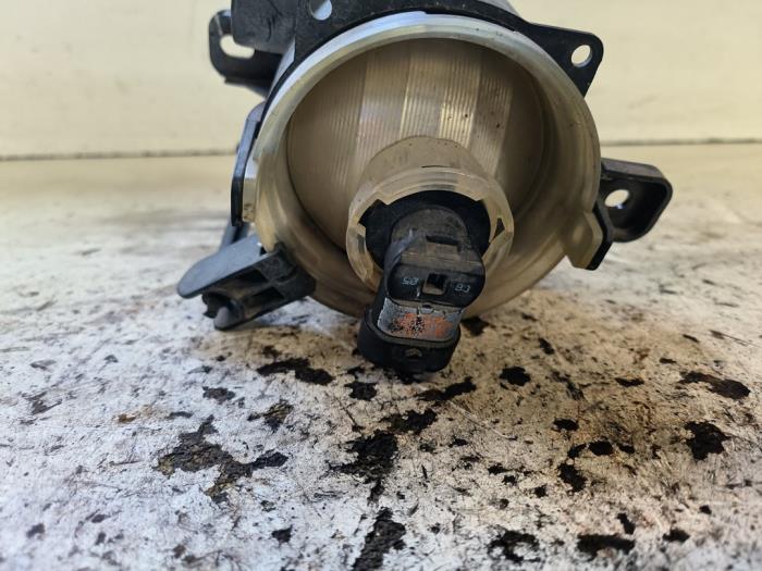 Dimljus, höger fram från en Opel Zafira (M75) 2.2 16V Direct Ecotec 2008