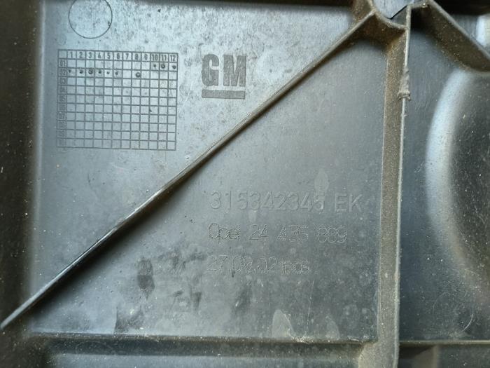 Motorskyddspanel från en Opel Zafira (M75) 2.2 16V Direct Ecotec 2008