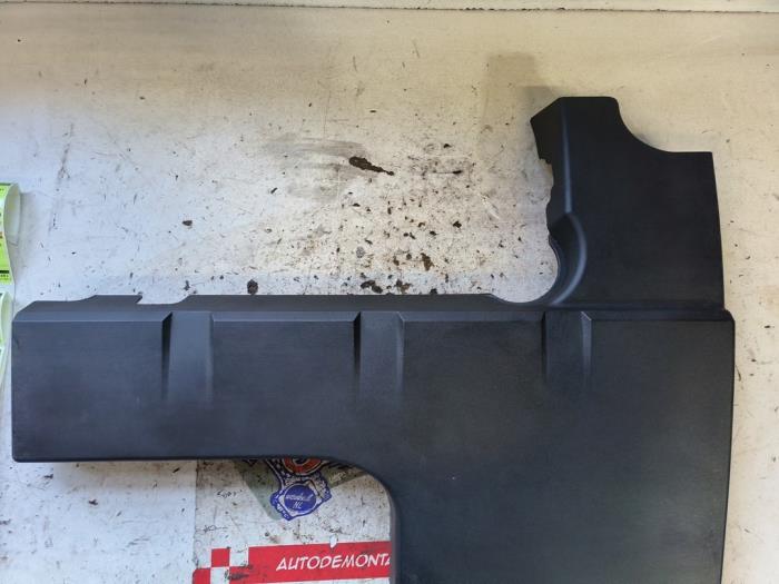 Motorskyddspanel från en Opel Zafira (M75) 2.2 16V Direct Ecotec 2008