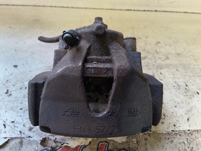 Främre bromsok, höger från en Opel Zafira (M75) 2.2 16V Direct Ecotec 2008