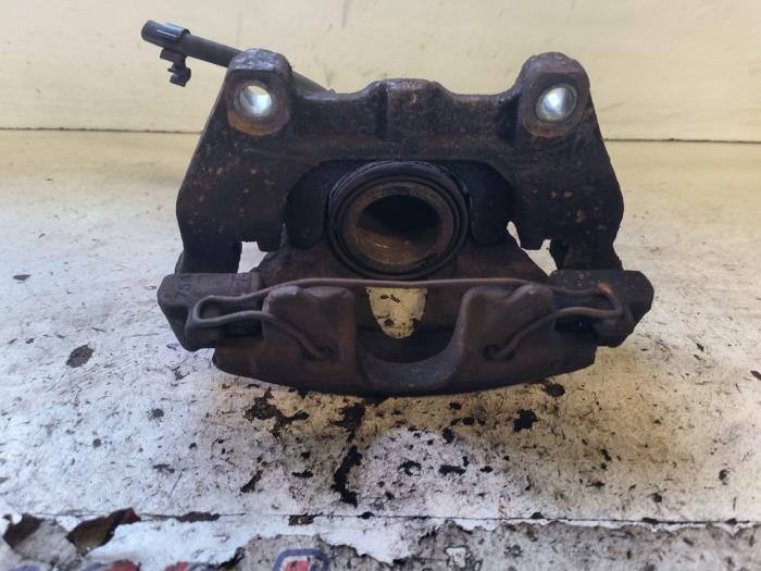 Främre bromsok, vänster från en Opel Zafira (M75) 2.2 16V Direct Ecotec 2008