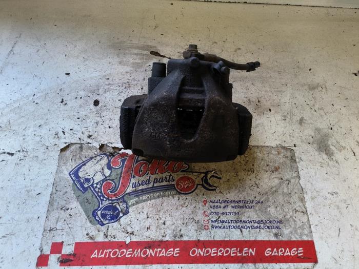 Främre bromsok, vänster från en Opel Zafira (M75) 2.2 16V Direct Ecotec 2008