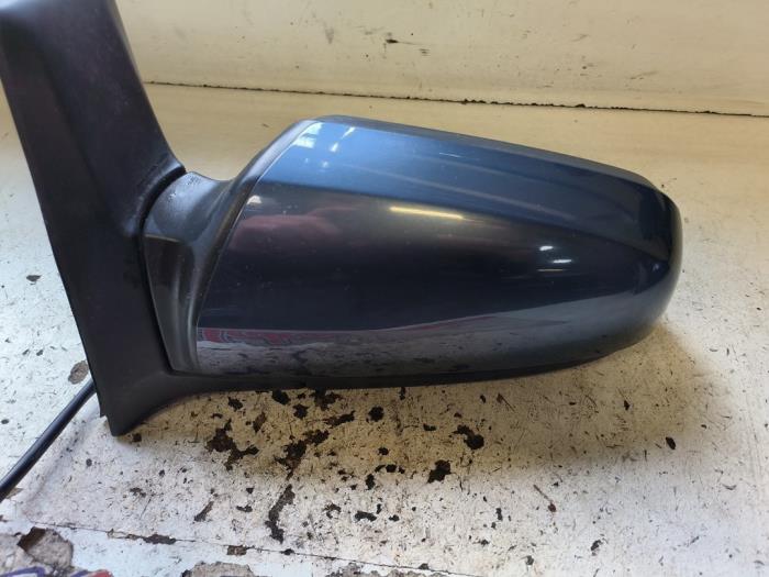 Skärmspegel, vänster från en Opel Zafira (M75) 2.2 16V Direct Ecotec 2008