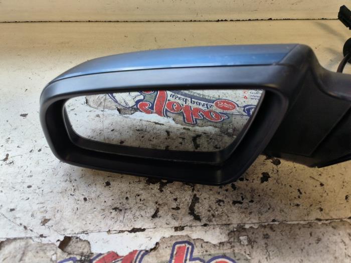 Skärmspegel, vänster från en Opel Zafira (M75) 2.2 16V Direct Ecotec 2008