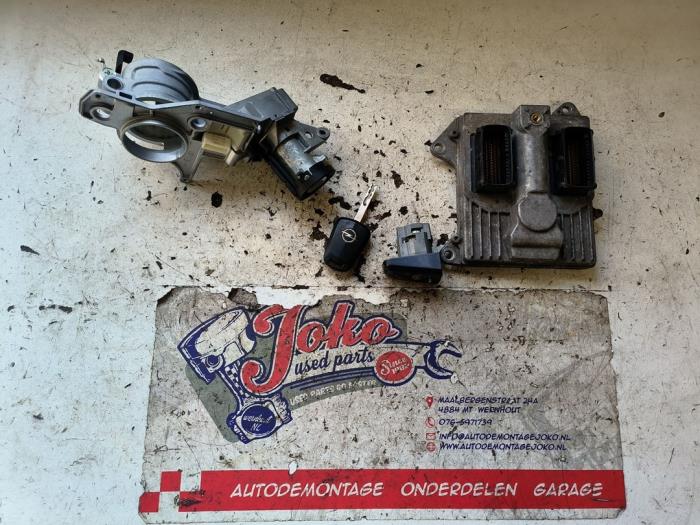 Dator, motorstyrning från en Opel Zafira (M75) 2.2 16V Direct Ecotec 2008