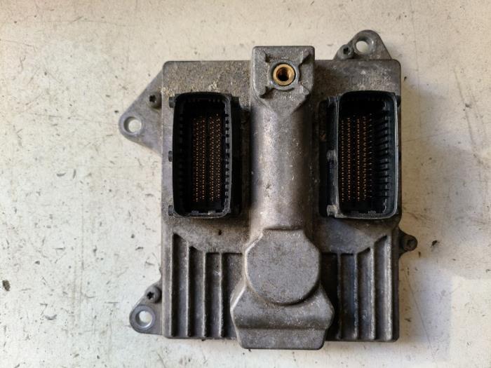 Dator, motorstyrning från en Opel Zafira (M75) 2.2 16V Direct Ecotec 2008