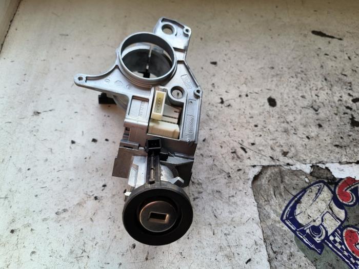 Cylinderlåsuppsättning (komplett) från en Opel Zafira (M75) 2.2 16V Direct Ecotec 2008