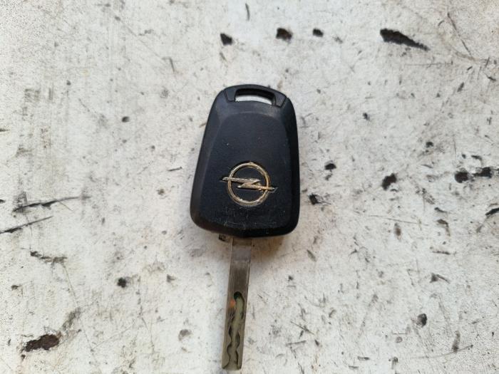 Cylinderlåsuppsättning (komplett) från en Opel Zafira (M75) 2.2 16V Direct Ecotec 2008