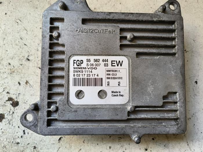 Cylinderlåsuppsättning (komplett) från en Opel Zafira (M75) 2.2 16V Direct Ecotec 2008