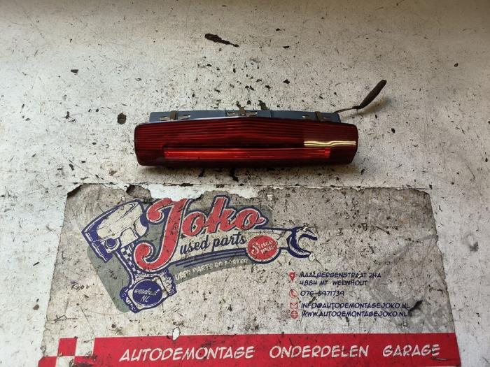 Tredje bromsljus från en Opel Zafira (M75) 2.2 16V Direct Ecotec 2008