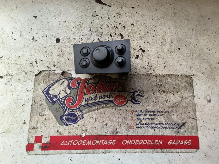 Ljusbrytare från en Opel Zafira (M75) 2.2 16V Direct Ecotec 2008